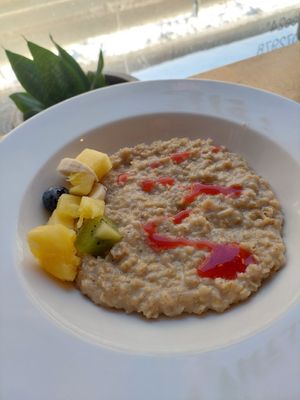 Vegan sweet Oatmeal at MiiT in Riga