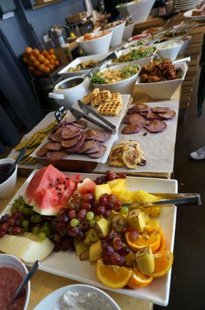 Brunch options (90% vegan) at MiiT in Riga