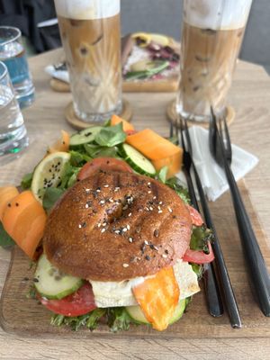 Bagel mit Tofu und Salatbeilage  at VíK - Vegan Venue in Bratislava