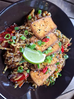 Azijietiški ramen makaronai su tofu at Kefyro ūsai in Palanga