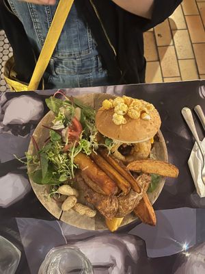 popcorn burger  at The British Book Club of Claude Baccot in Clermont-ferrand
