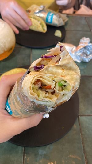 Burrito con muchísimas cosas (todas veganas) y estaba bastante bueno. Debo decir que está mordido porque la foto era para mi madre que me preguntó que era eso JAJAJA  at Pepe Taco in Valencia