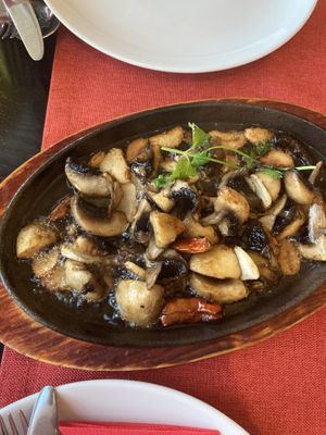 Sizzling garlic mushrooms   at Great Asia in Lanzarote