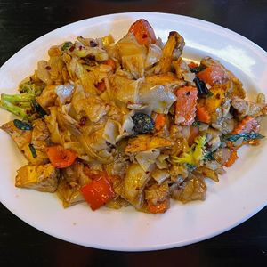 tofu drunken noodles (vegan)   at Thai Rhapsody in Mill Creek