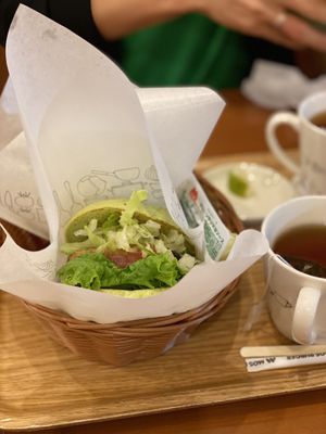 Hambúrguer plant based   at Mos Burger - Minoh Onohara  in Minoo