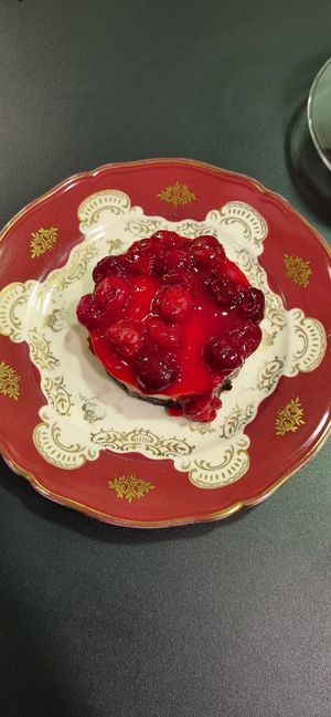 Vişneli pasta at Nom Patisserie & More in Samsun