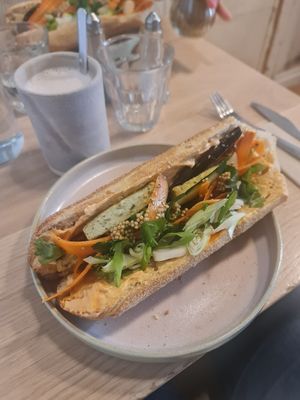 Vegan sandwiche at Mignon Café in Saint-malo
