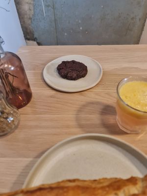 Dark chocolate and fleur de sel cookie at Mignon Café in Saint-malo