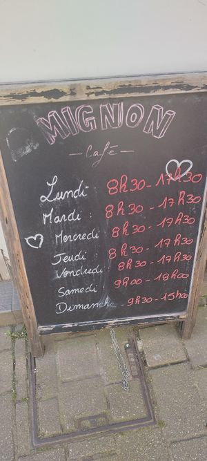 Opening hours as of April 2025 at Mignon Café in Saint-malo