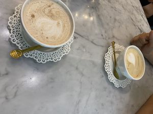 Chai latte and cafe latte  at Simply Raw Bakery and Bistro in Vienna