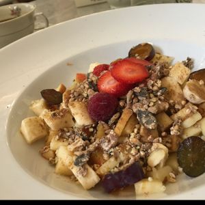 granola/fruit at Simply Raw Bakery and Bistro in Vienna