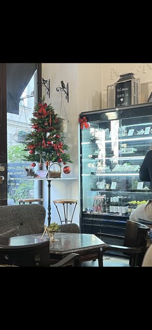   at Simply Raw Bakery and Bistro in Vienna