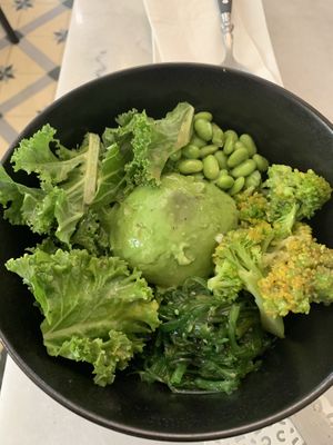Green Bowl  at Simply Raw Bakery and Bistro in Vienna