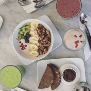 breakfast at Simply Raw Bakery and Bistro in Vienna