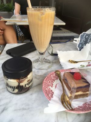 Cute presentation  at Simply Raw Bakery and Bistro in Vienna