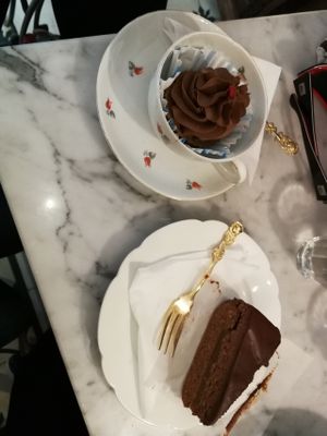 vegan cupcake and sachertorte at Simply Raw Bakery and Bistro in Vienna