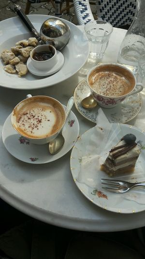 Schoko-Vanille-Torte und Kaiserschmarrn at Simply Raw Bakery and Bistro in Vienna
