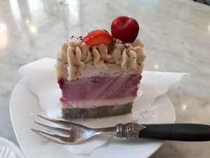 Cake at Simply Raw Bakery and Bistro in Vienna