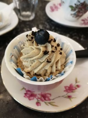 cupcake at Simply Raw Bakery and Bistro in Vienna