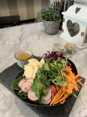Detox salad at Simply Raw Bakery and Bistro in Vienna