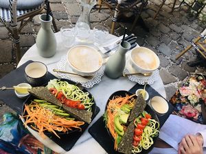 Lattes and Buddha Bowls w freshly squeezed juices at Simply Raw Bakery and Bistro in Vienna