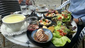 Breakfast Kombination at Simply Raw Bakery and Bistro in Vienna