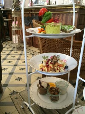 Breakfast at Simply Raw Bakery and Bistro in Vienna