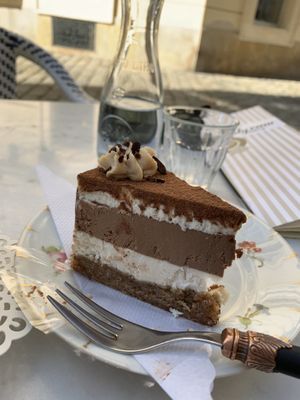 This coffee chocolate cheesecake 😩😩😩😩😩 at Simply Raw Bakery and Bistro in Vienna