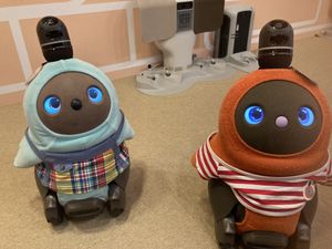 These Lovots want to play  at LOVOT Cafe in Kawasaki