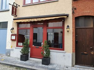 Front - large step to get in, not accessible at Indian Tandoori in Bruges