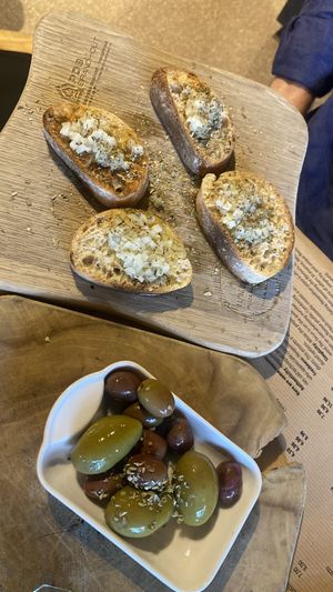 Olives and homemade garlic bread  at Pizzeria Il Mercato in Knokke-heist