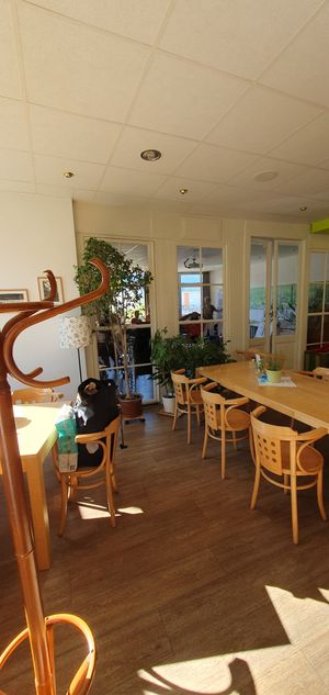  at Lesecafe Anstandig essen in Erlangen