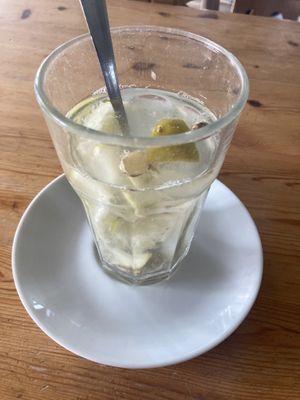 Heiße Zitrone   at Lesecafe Anstandig essen in Erlangen