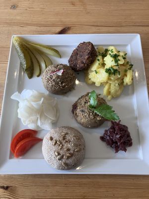   at Lesecafe Anstandig essen in Erlangen