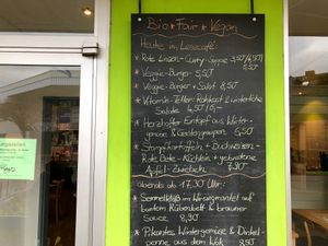 menu at Lesecafe Anstandig essen in Erlangen