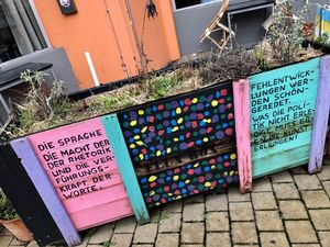 outside at Lesecafe Anstandig essen in Erlangen