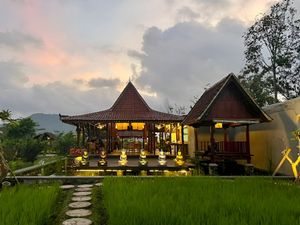 The picturesque sunset at our restaurant at Anandinii Organic Garden & Kitchen in Sidemen