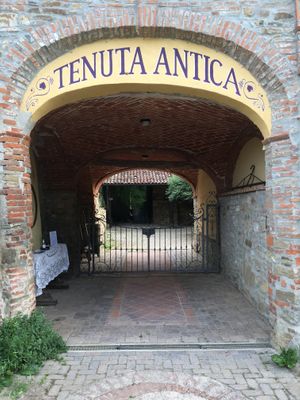 The entrance  at Agriturismo Tenuta Antica in Cessole