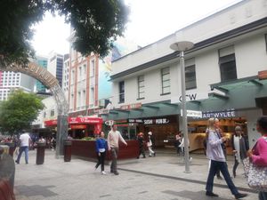 Esterno del negozio, potete sedervi sulle panchine fuori at Sushi Hub in Brisbane