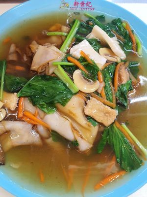 Hor fun looks good ~ at Xie Bi An Vegetarian 谢必安素食 in East Singapore