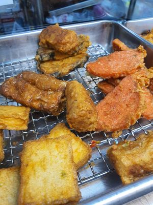 Fried stuff ~ at Xie Bi An Vegetarian 谢必安素食 in East Singapore