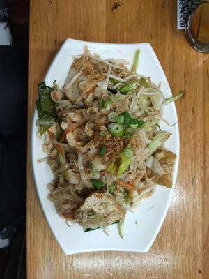 Fried rice noodles with tofu at Coco Viet in Cologne