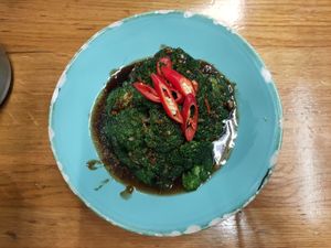 Brokkoli in (vegan) oyster sauce at Coco Viet in Cologne