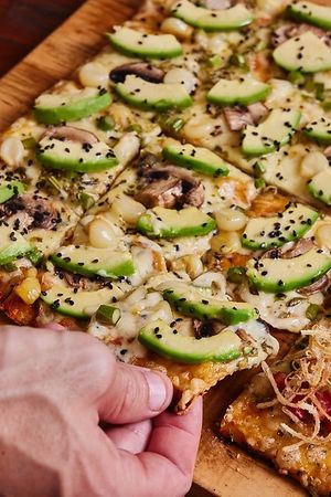 Pizza with avocado (Vegan option!) at Veggie Pizza in Lima