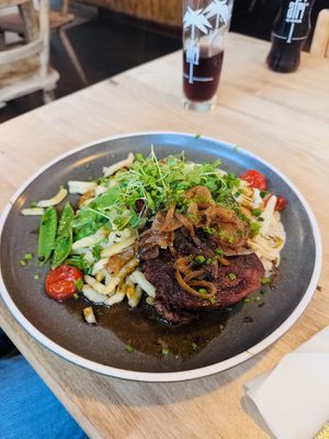 Zwiebelrostbraten 💚 mit Kohlrabigemüse 💚 und Spätzle mit Dunkelbiersoße 💚  at Virtshaus in Ulm