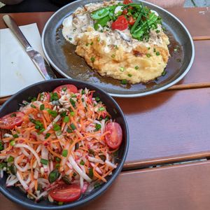 Karottensalat und Pilz Geschnetzeltes mit Kartoffelbrei at Virtshaus in Ulm