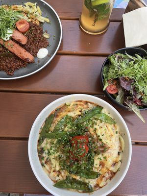 Kaasspatzen mit Salat | Linsen mit Spatzen und Wienerle  at Virtshaus in Ulm