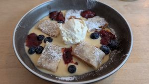 Apfelstrudeltaschen  at Virtshaus in Ulm