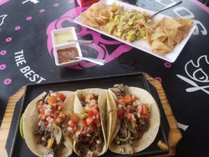Nachos with homemade Guacamole and mushroom Tacos at Tacos Rudos in Bajo Boquete