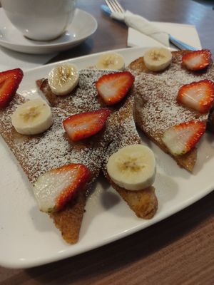 Vegan french toast at Cafe Unido - Via Argentina in Panama City